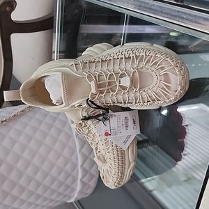 ZARA - NEW TECHNICAL BEIGE SNEAKER